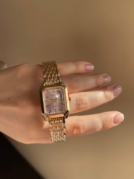 Стилни дамски часовник.Чисто нов.