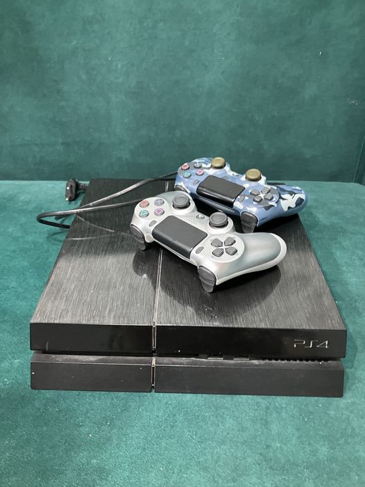 Продам PS4 прошитая