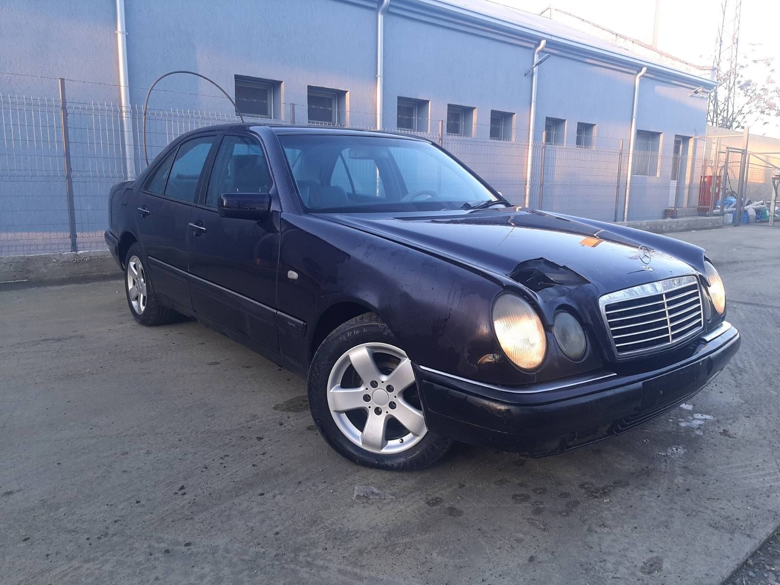 Mercedes E 2.5TD 150к.с