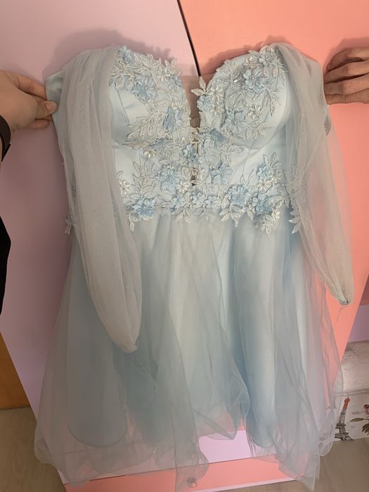 Бална рокля в небесносиньо