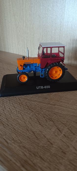 Machetă Tractor UTB-650