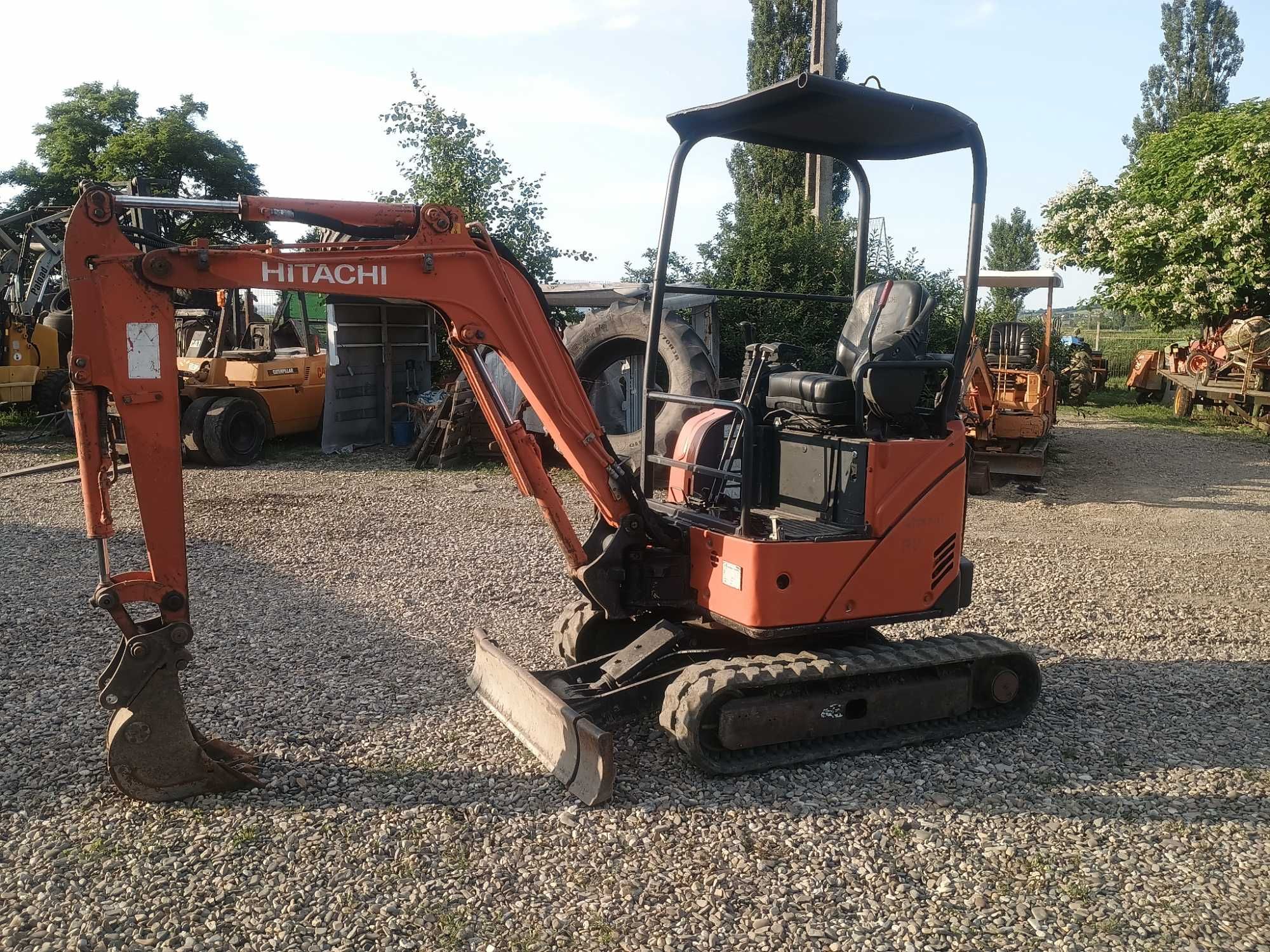 Miniexcavator Hitachi U17 1,8t și Hitachi ZX25 2,5t