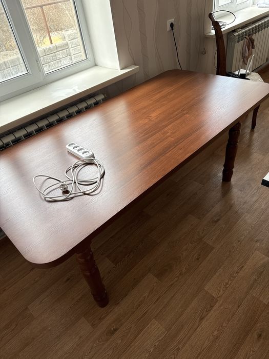 Продам стол обеденный