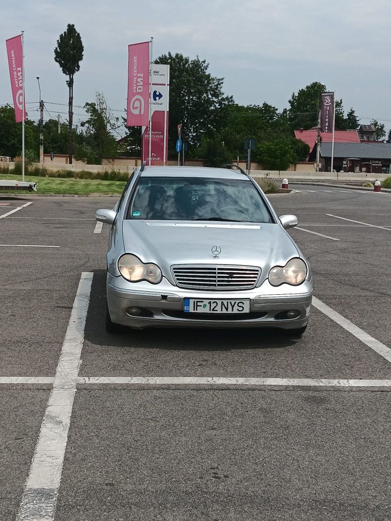 Vând mercedes C220