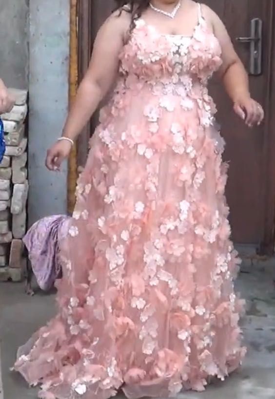 Бална рокля с цветя