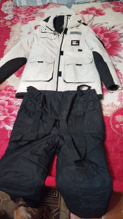 Продам лыжный костюм.