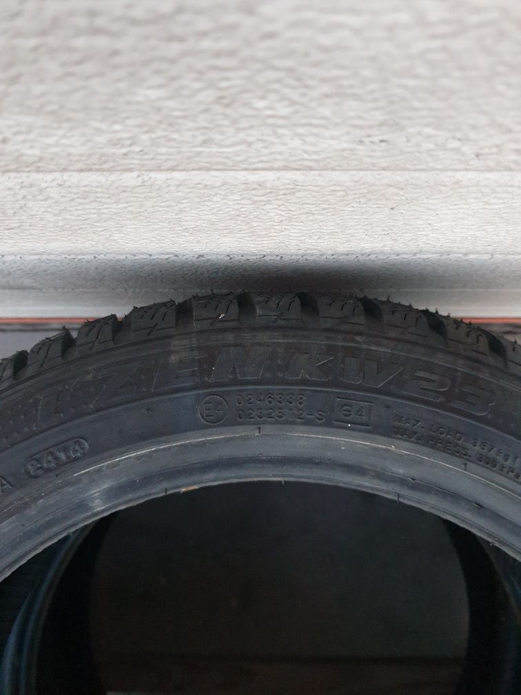 Нови зимни Гуми 2 броя KUMHO IZen KW23 175 50 R15