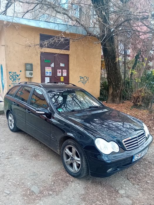 Vând Mercedes-Benz C220