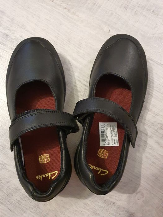 Pantofi Noi de scoala Clarks masura 33, 18 cm interior