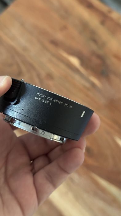 Adaptor Sigma MC-21 (EF → L-Mount) – folosit, stare bună