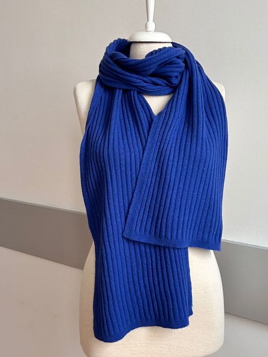 Разкошен мек шал плетиво в кралско синьо