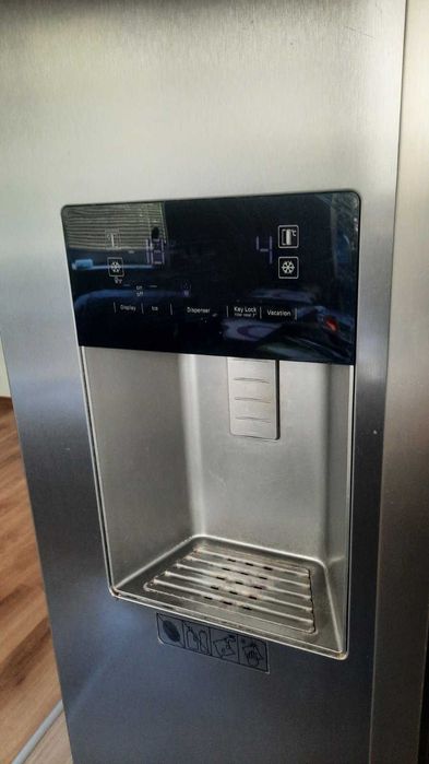 Хладилник BEKO Side by side