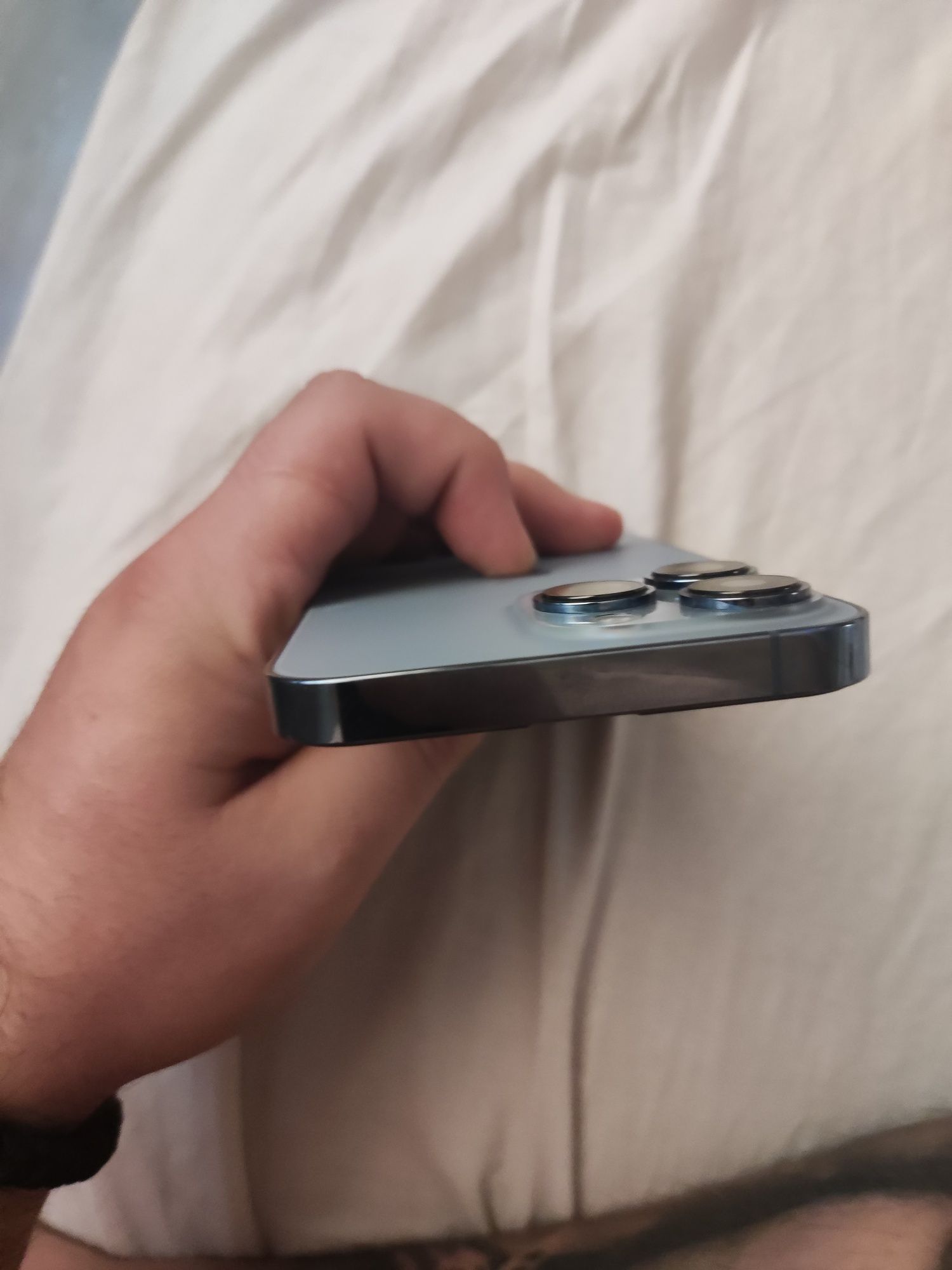Продавам iphone 13pro