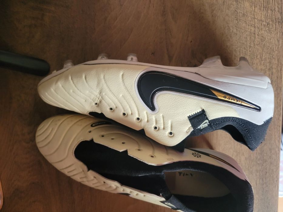 Бутони -  NIKE TIEMPO - 40,5