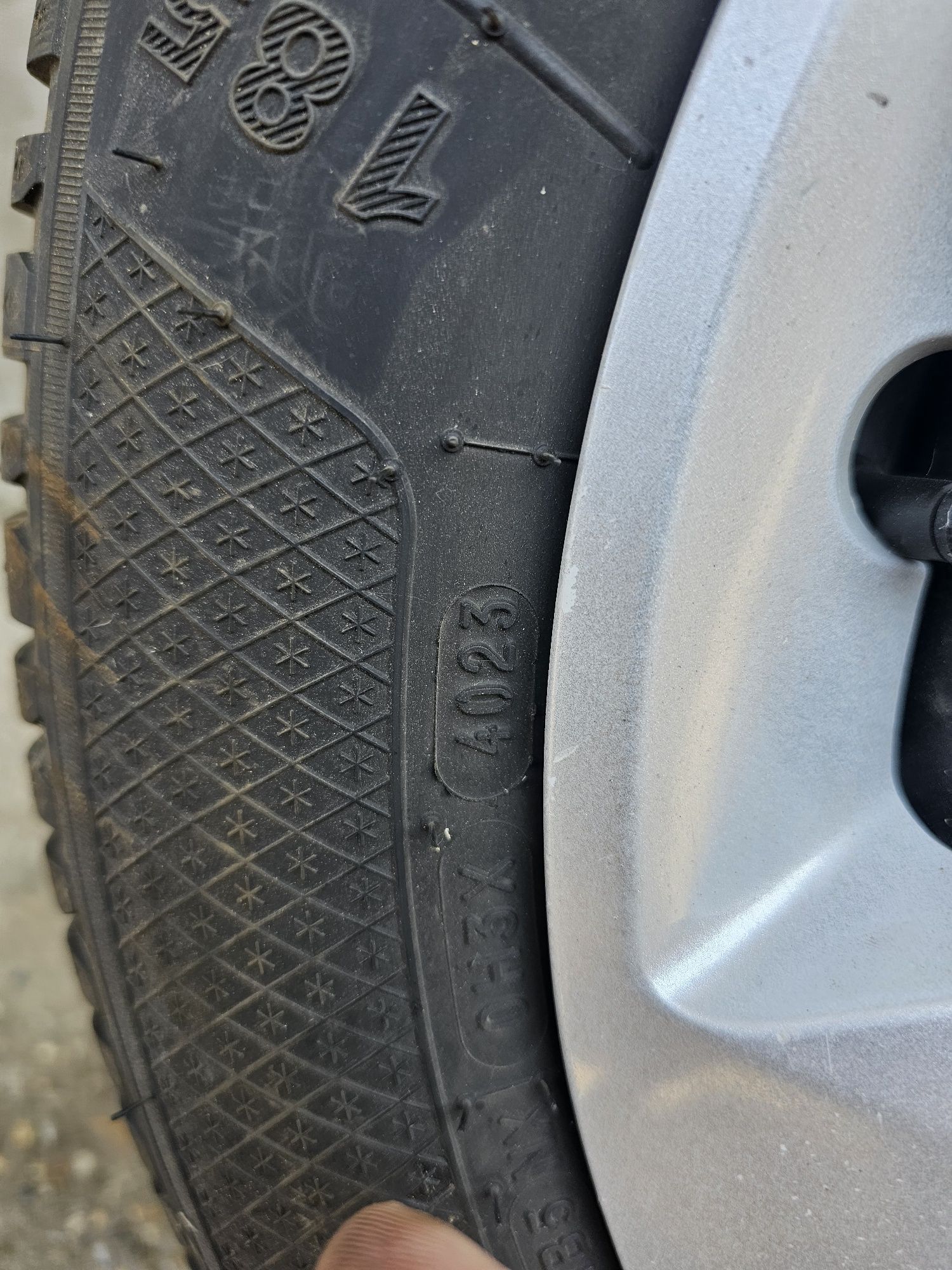 Комплект зимни гуми с джанти DACIA
