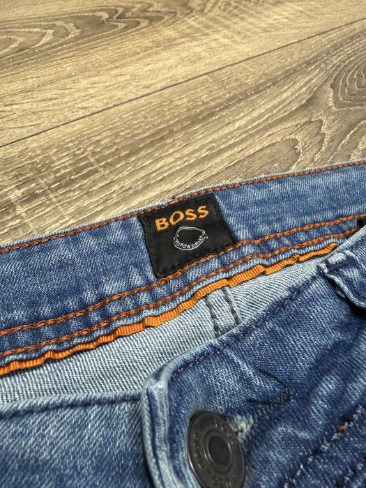 Blugi slim fit Boss, marimea M, model nou