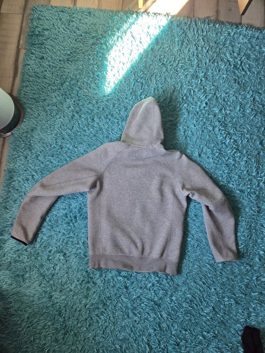 Сив суичър Nike – оригинален, отлично.S размер.

СЪСТояние