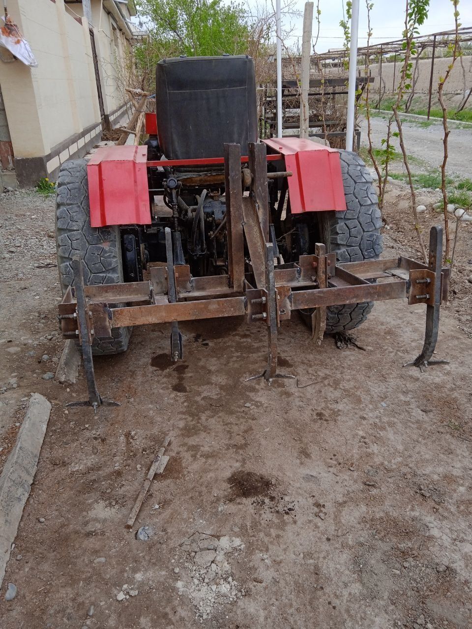 Mini traktor xolati yaxshi