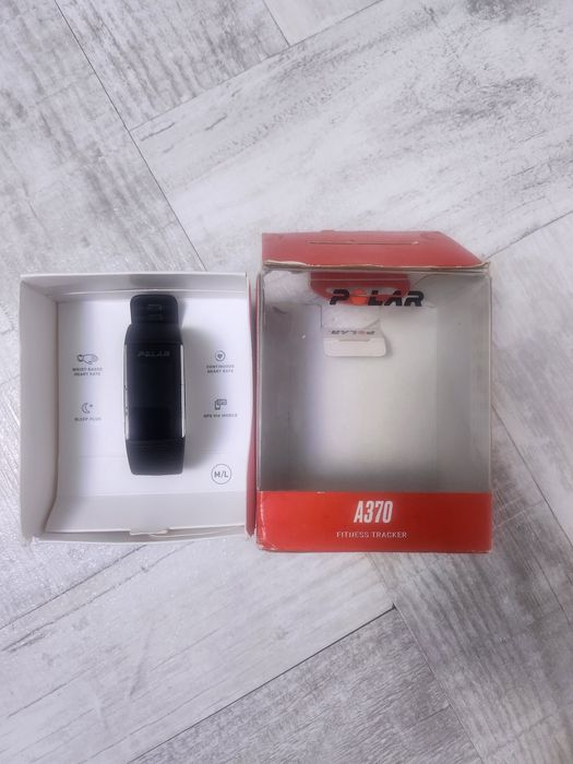 Ceas inteligentă tip bratara Polar