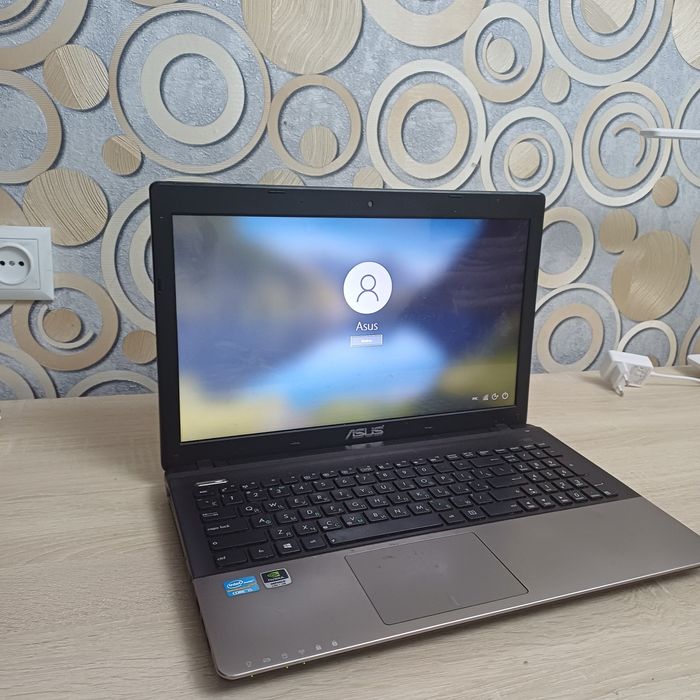 Ноутбук ASUS Core i5 / 4GB / HDD / NVIDIA 2GB — в хорошем состояний