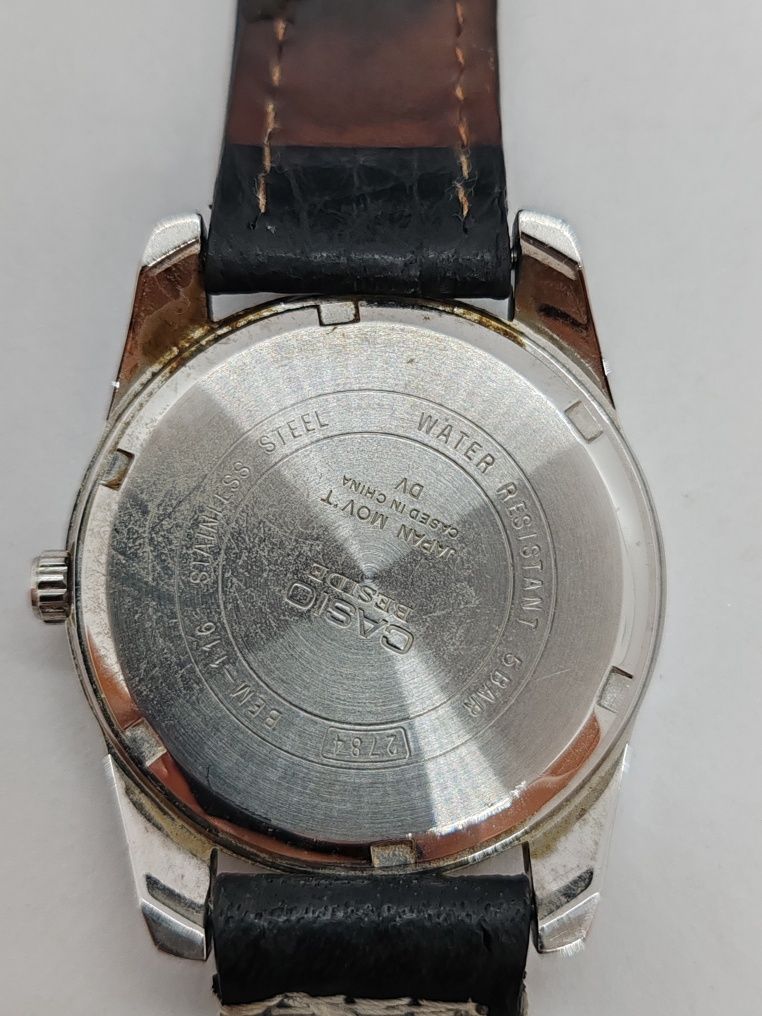 Ръчен часовник Casio