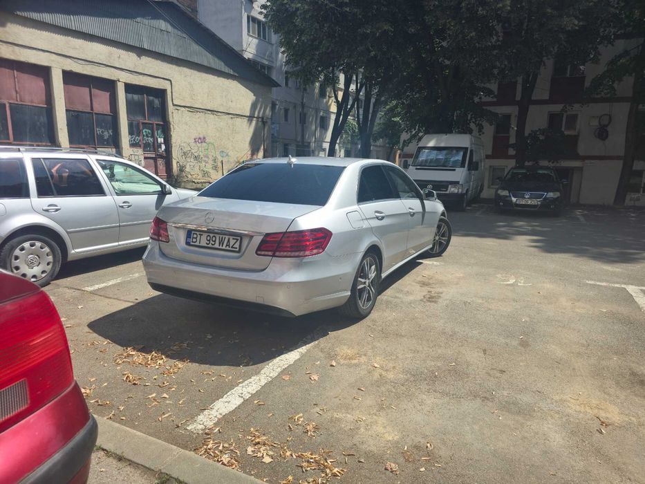Mercedes  Benz E 220