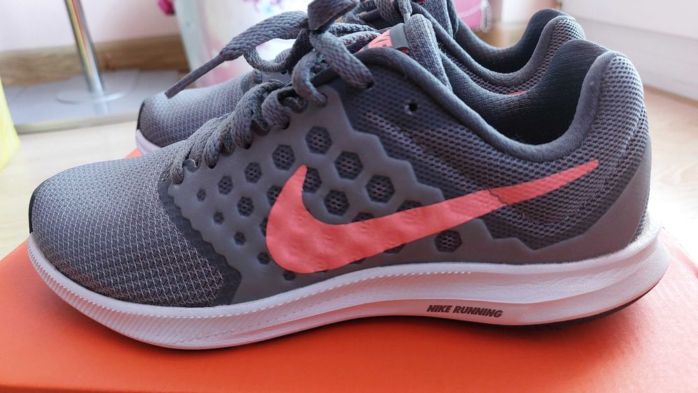 Оригинални дамски маратонки Nike, номер 36