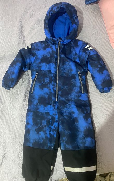 Продам комбинезон на мальчика зимний