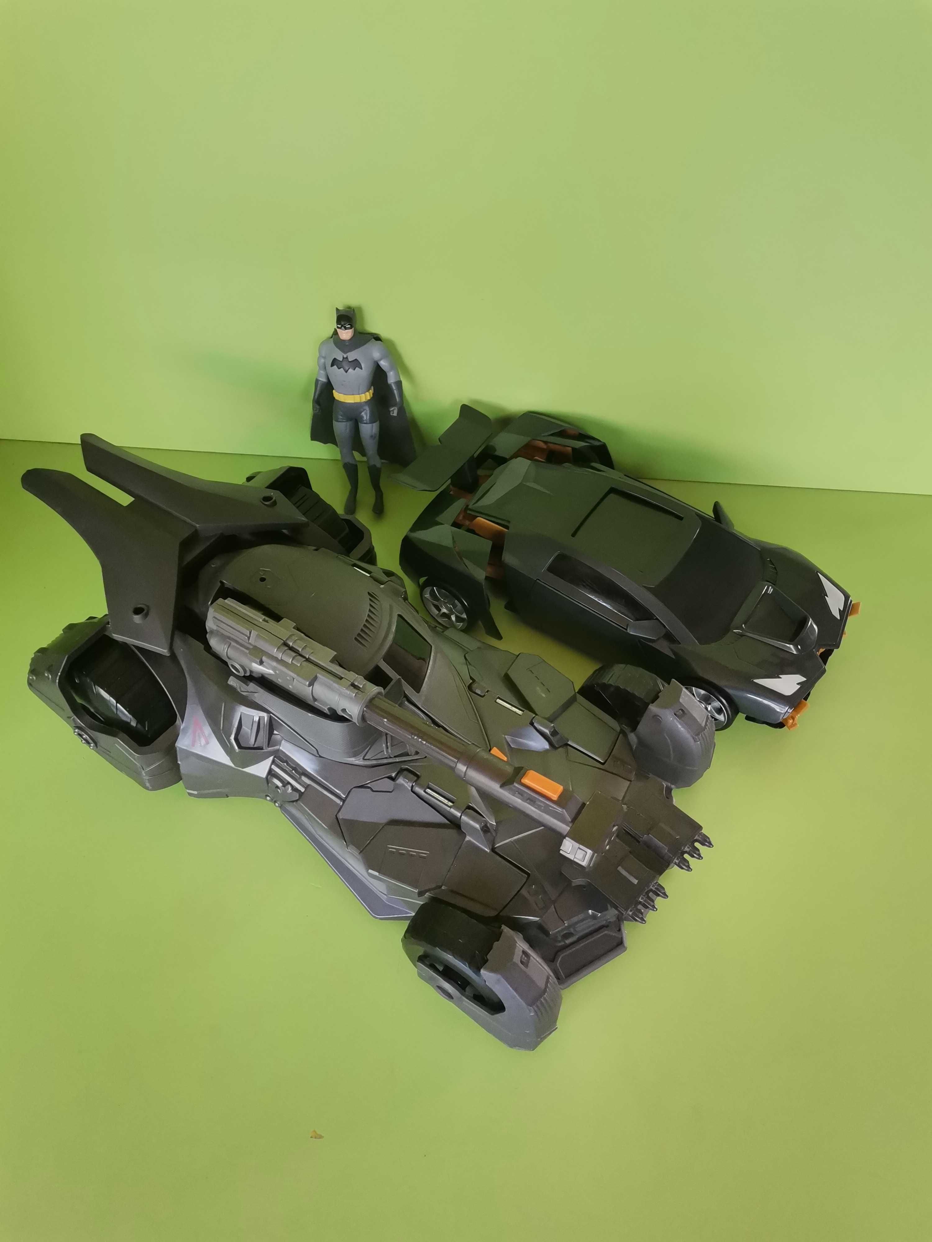 Vehicul și Transformers Batman DC Comics și figurină.