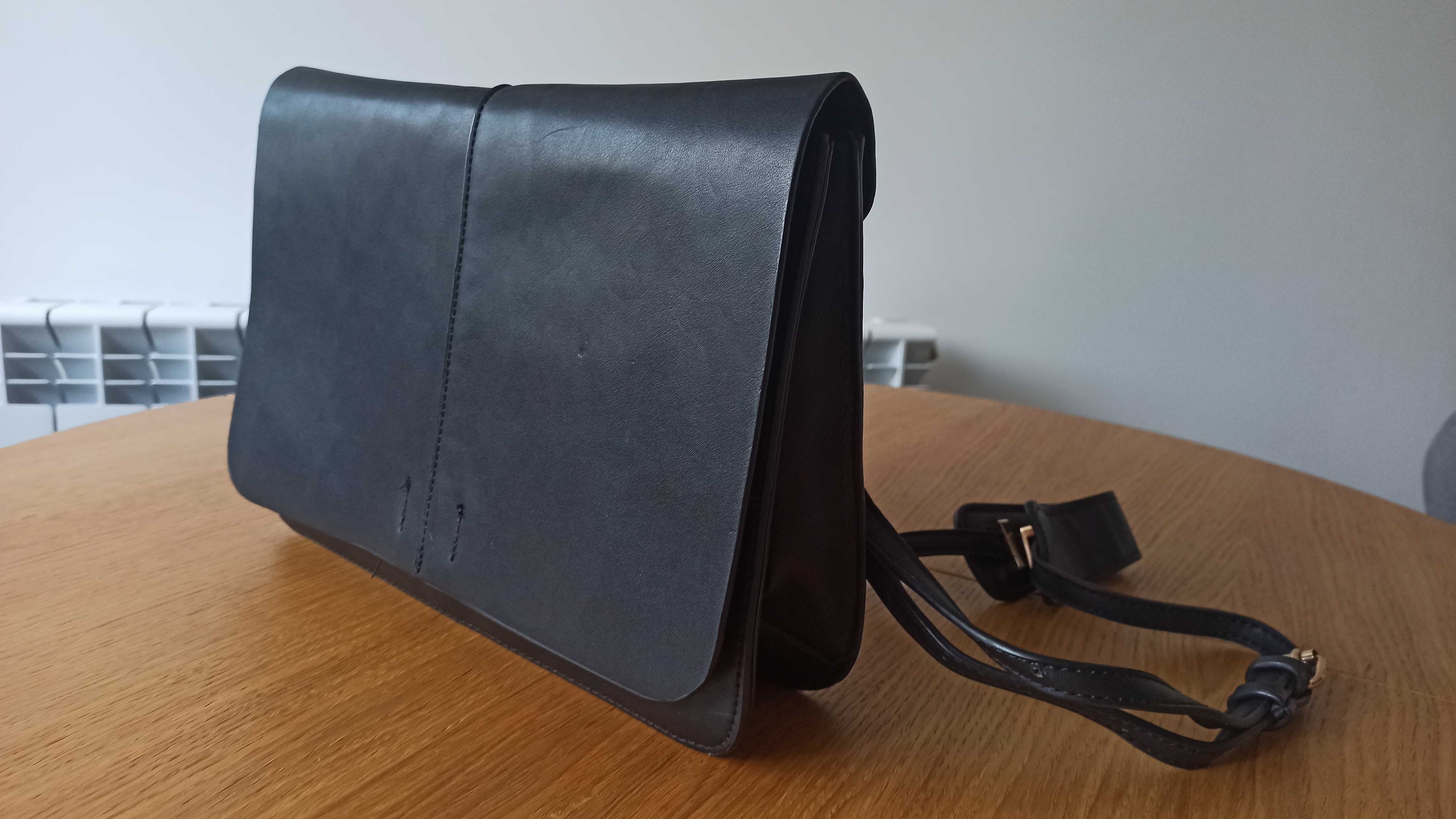 Черна чанта през рамо Paco Martinez, 31x22x6 см