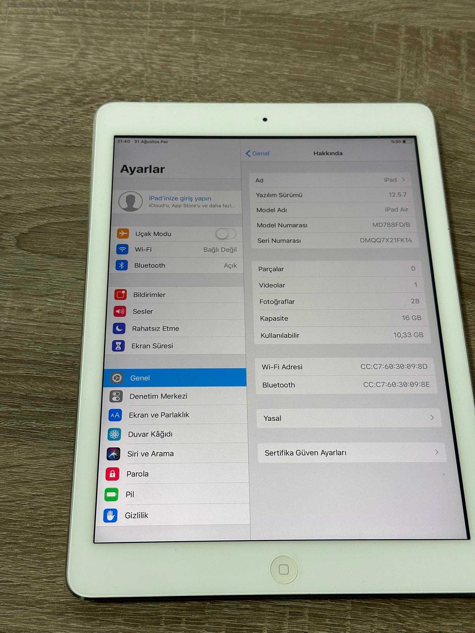 Продавам Таблет iPad Air