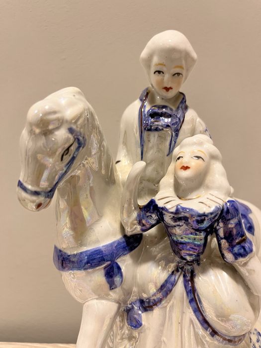 Статуя порцелан бяло и синьо