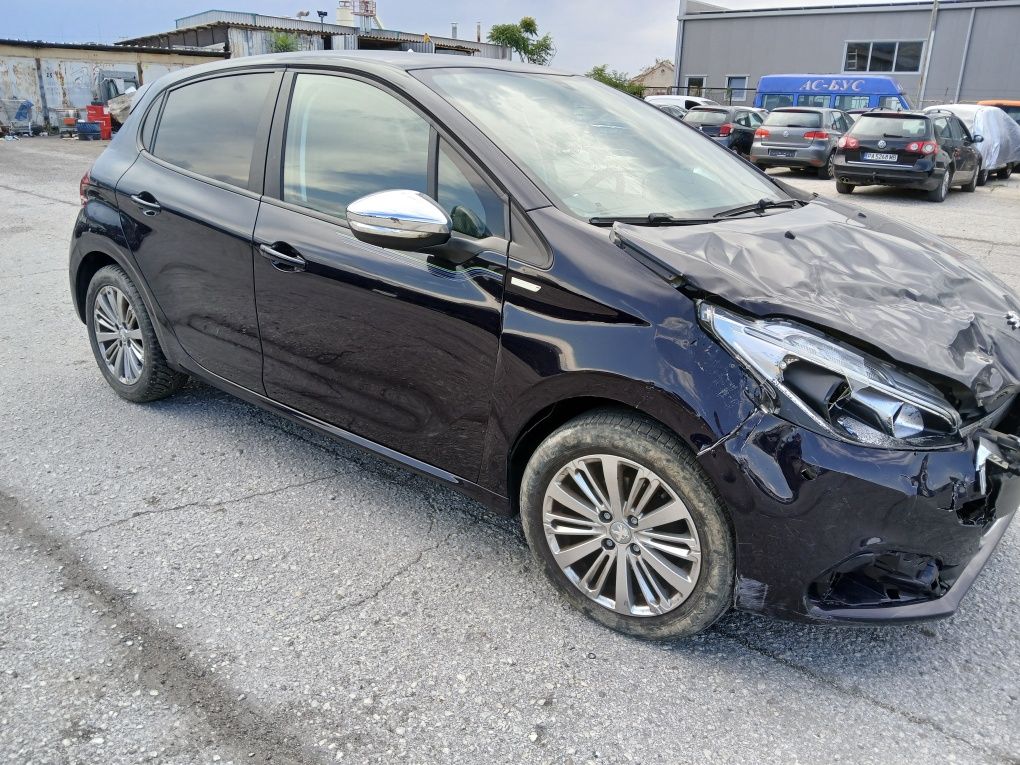 Peugeot 208 2016/1.2benzin НА ЧАСТИ!
