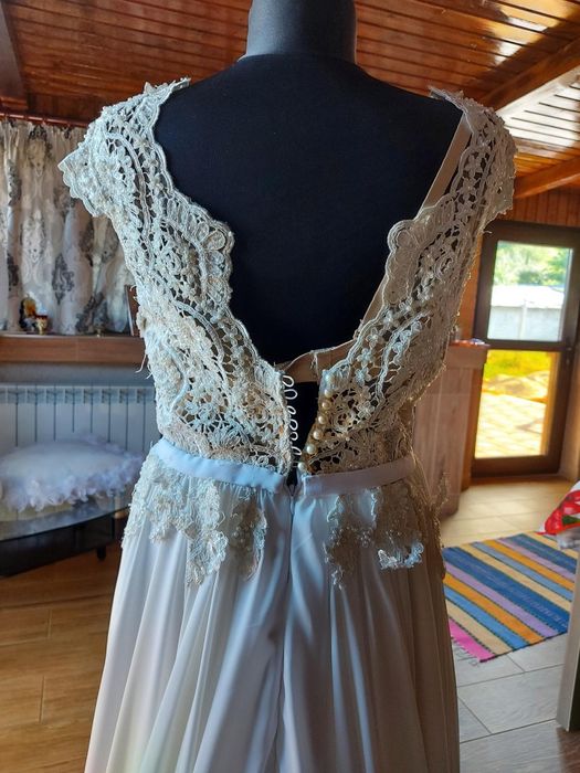 Rochie mireasa și voal.