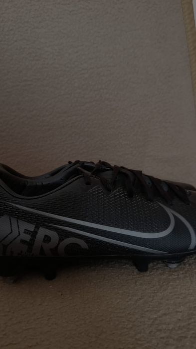 Vând ghete fotbal pentru iarba