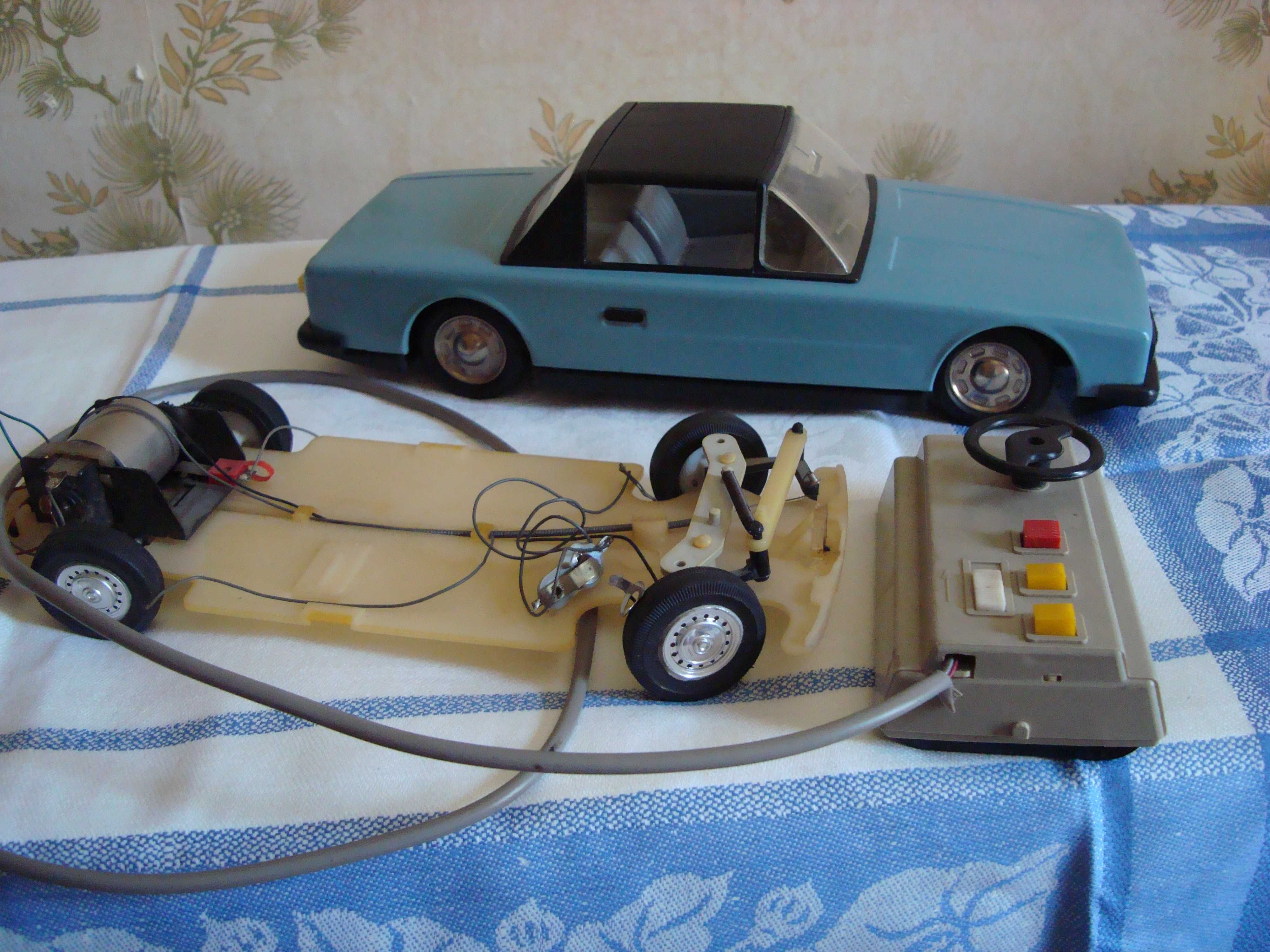 Модель Авто+еще 1  шасси СССР 1987 год.(Смотр все 8 фот) Есть обмен