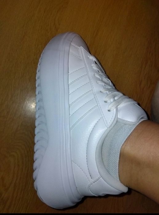 Adidași Adidas purtați o data