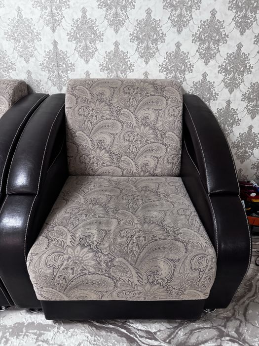 Продам диван и два кресло.