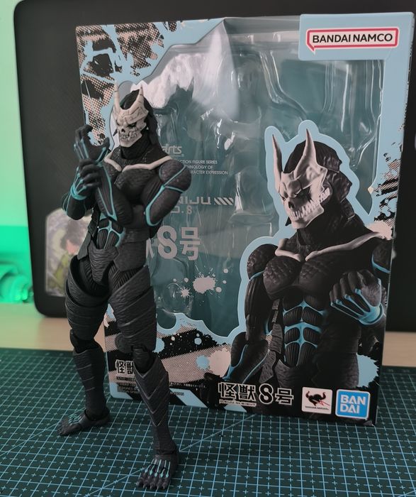 Продаю фигурку кайдзю номер 8