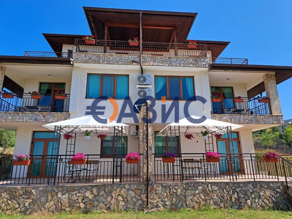 Къща на 3 етажа 320 кв. м. + парцел 500 кв. м., м. Инцараки, Свети