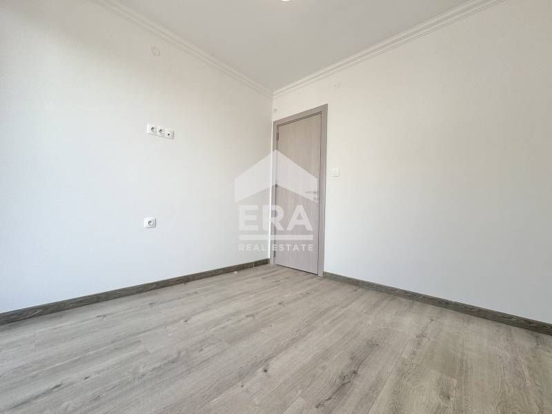 Панорамен тристаен апартамент, завършен"до ключ", в нова сграда с Акт