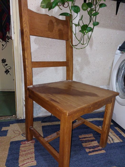 Scaun din lemn masiv