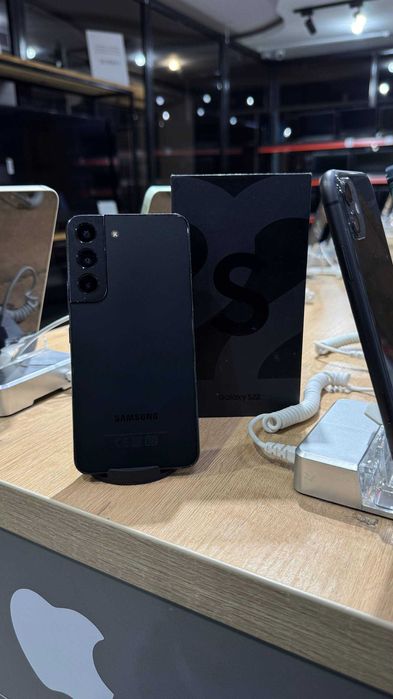 Телефон Samsung Galaxy S22 256GB / Самсунг Галакси С22 256ГБ