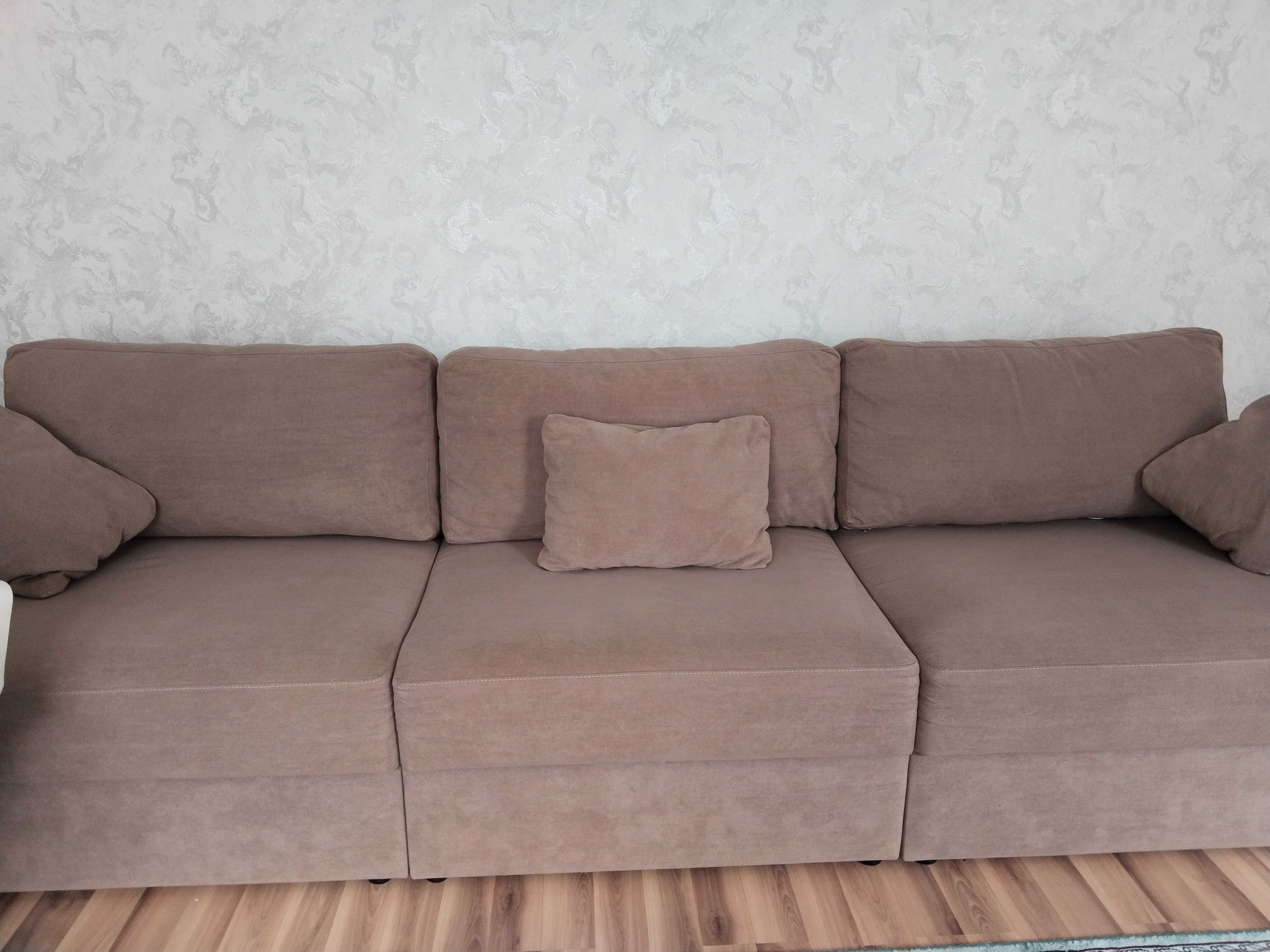 Продам диван для гостинной