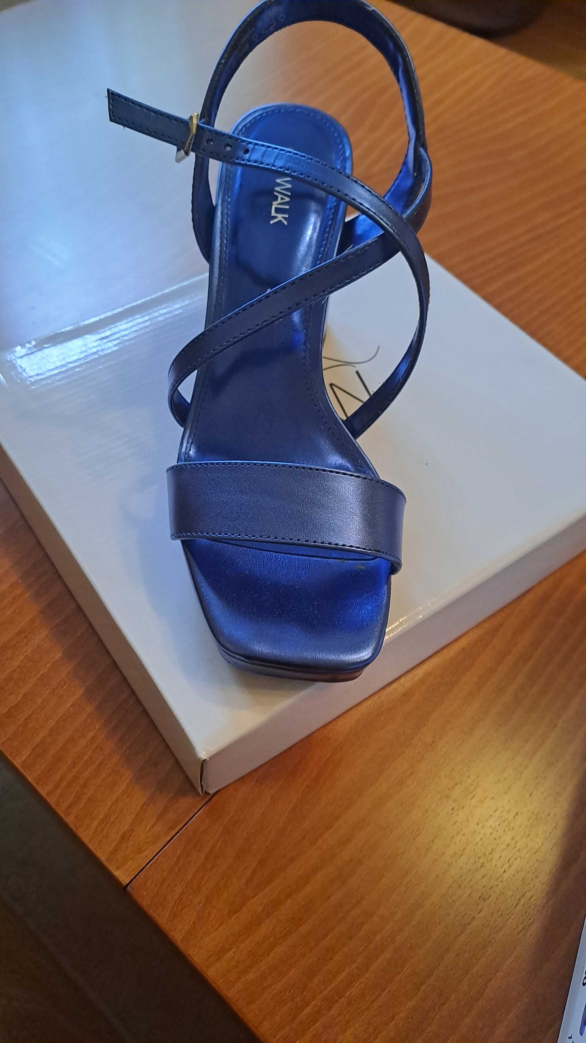 Сини официални обувки на дебел ток