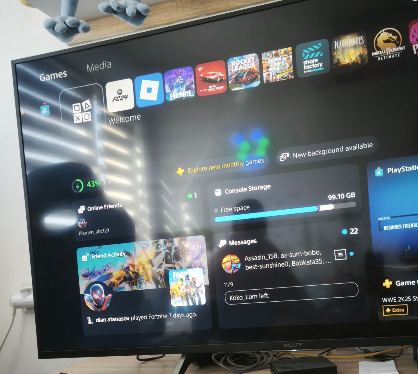 Продавам PlayStation 5 (825GB SSD) + 2 джойстика + 2 игри
