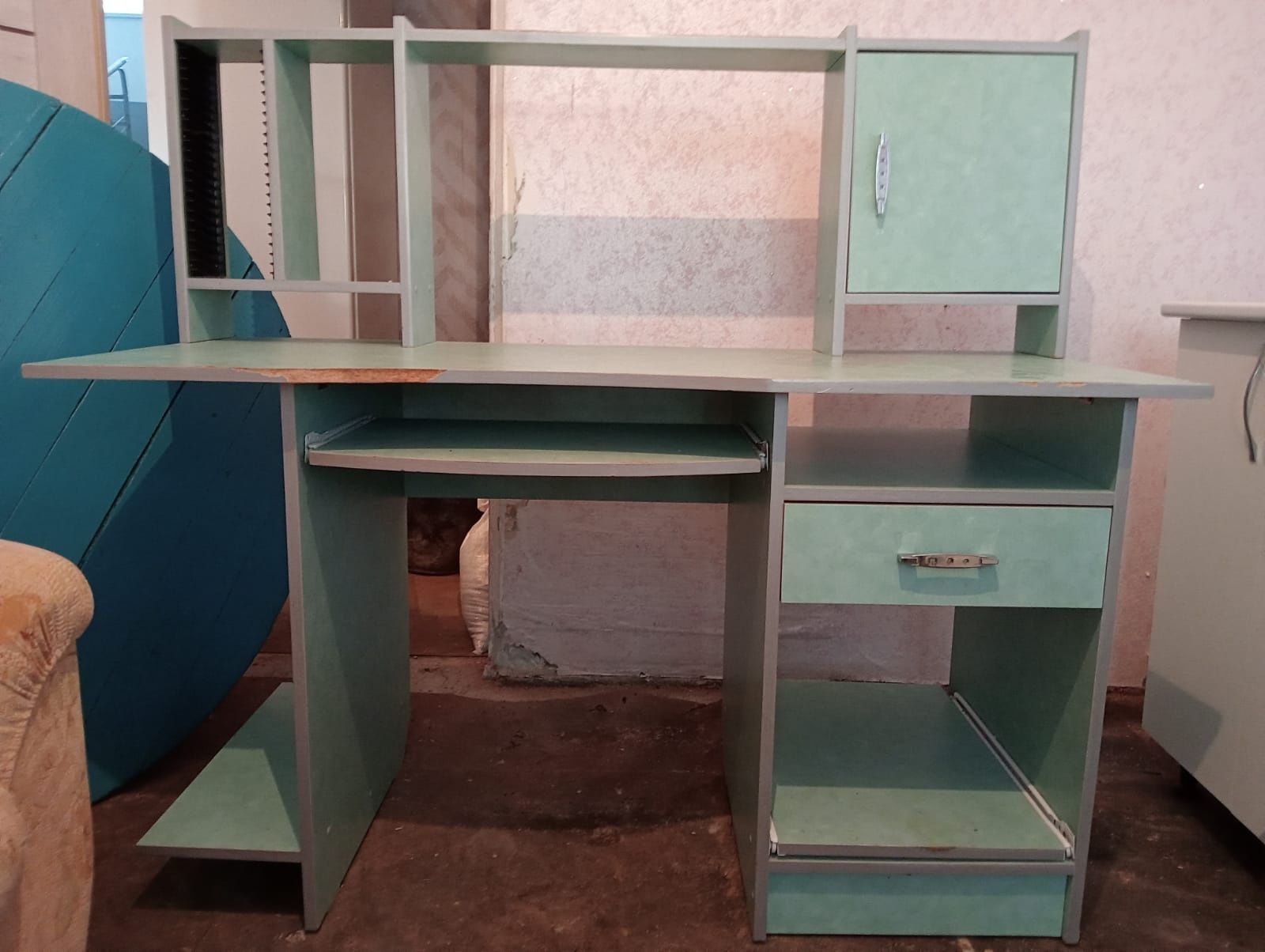 Продаётся компьютерный стол