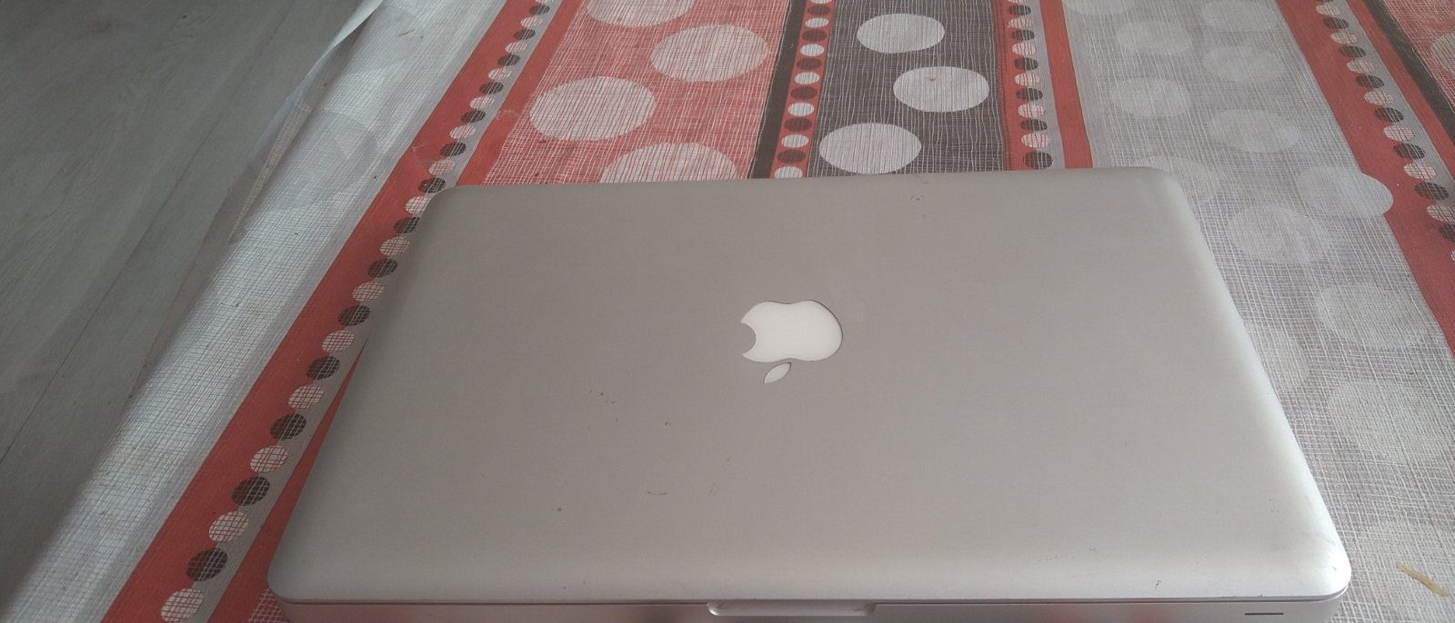 Apple лаптоп макбук