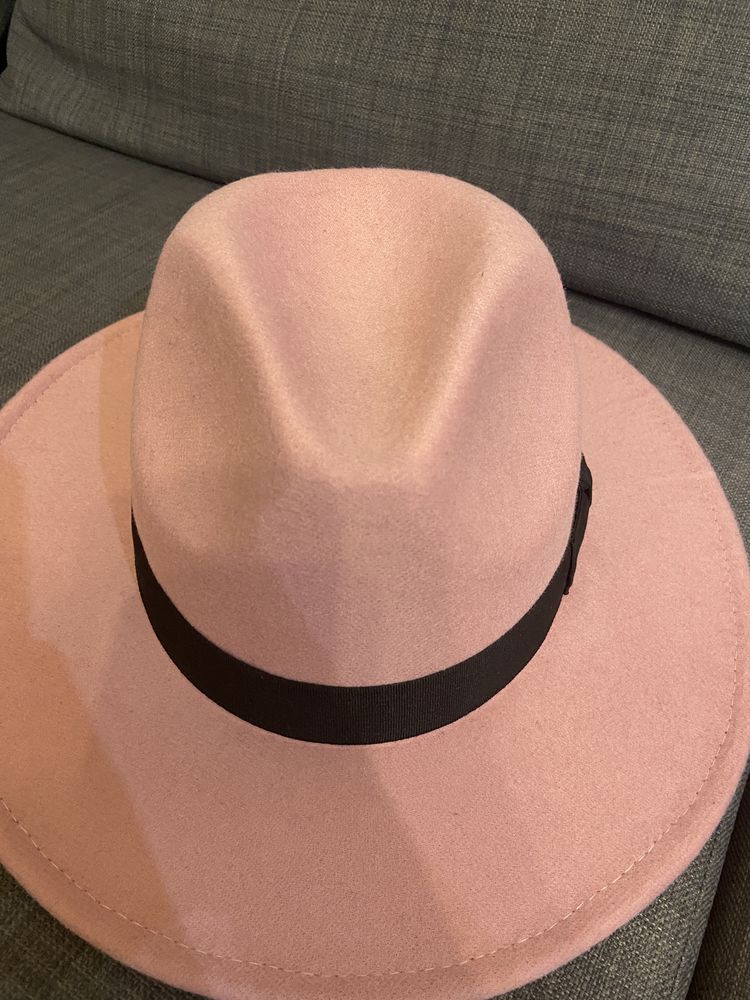 Розова шапка