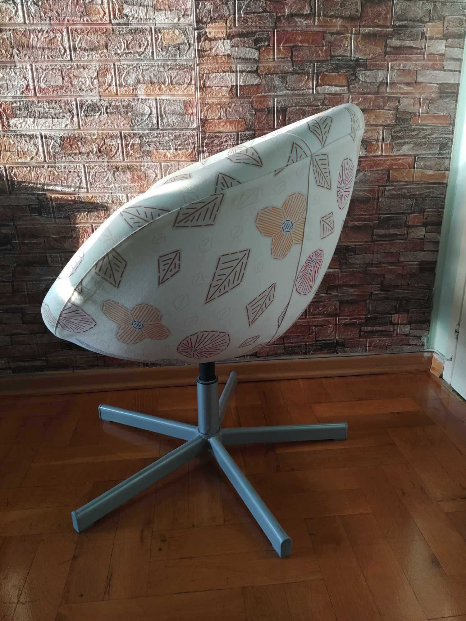 Яйцевиден въртящ се стол SKRUVSTA IKEA
